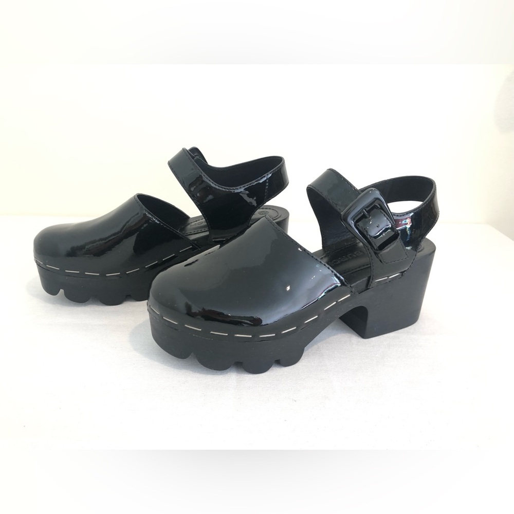 Tory Burch Lug Sole Clogs Sling Back Black Patent Leather Size 7 NWOT
